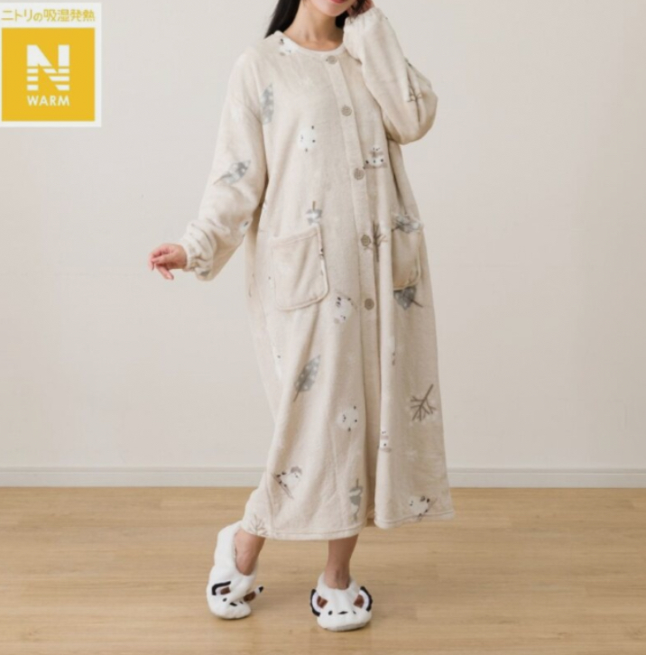 シマエナガ柄の着る毛布