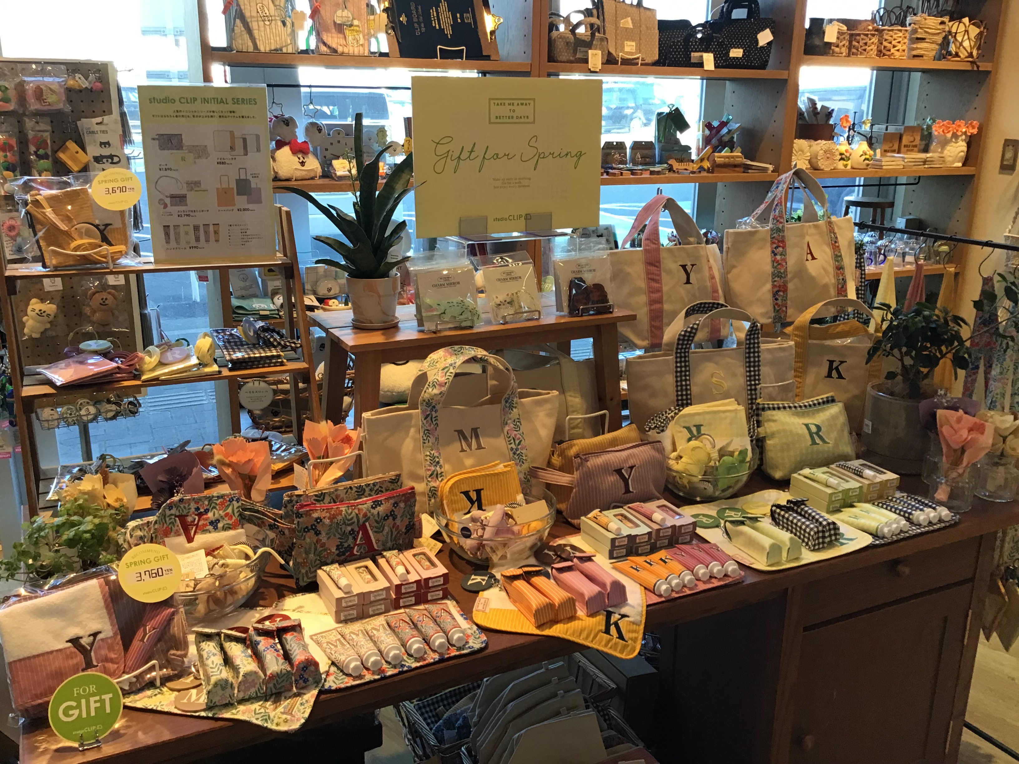 ギフトにオススメアイテム入荷しています♪