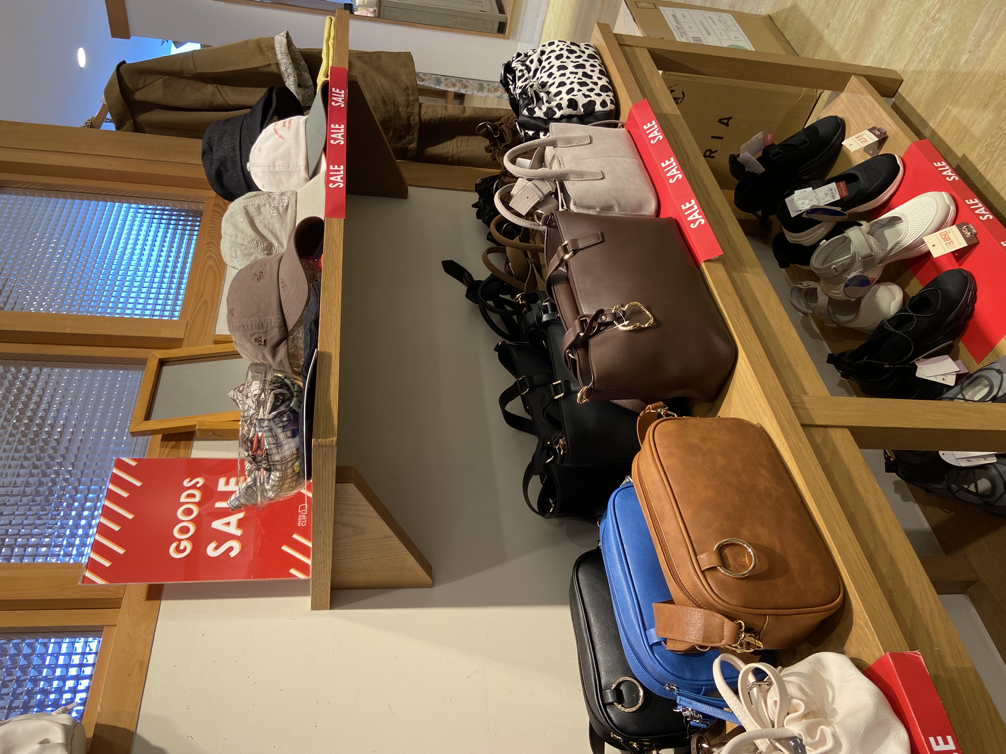 グッズセール開催中!